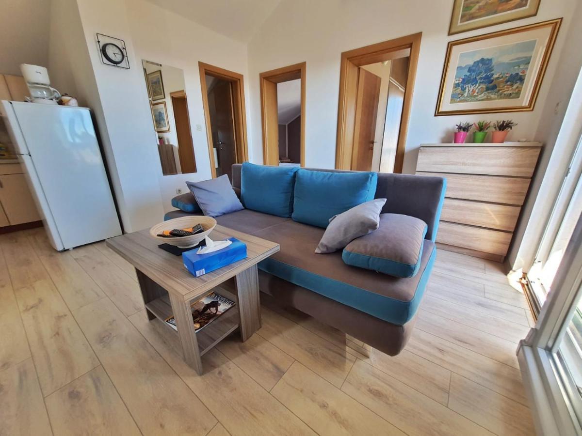 Apartmani Latin イェゼラ エクステリア 写真